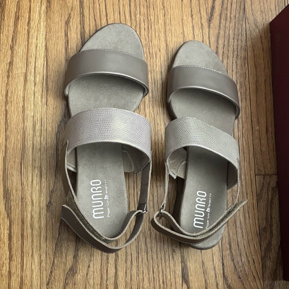 Munro Sandals Pearl Metallic Trim